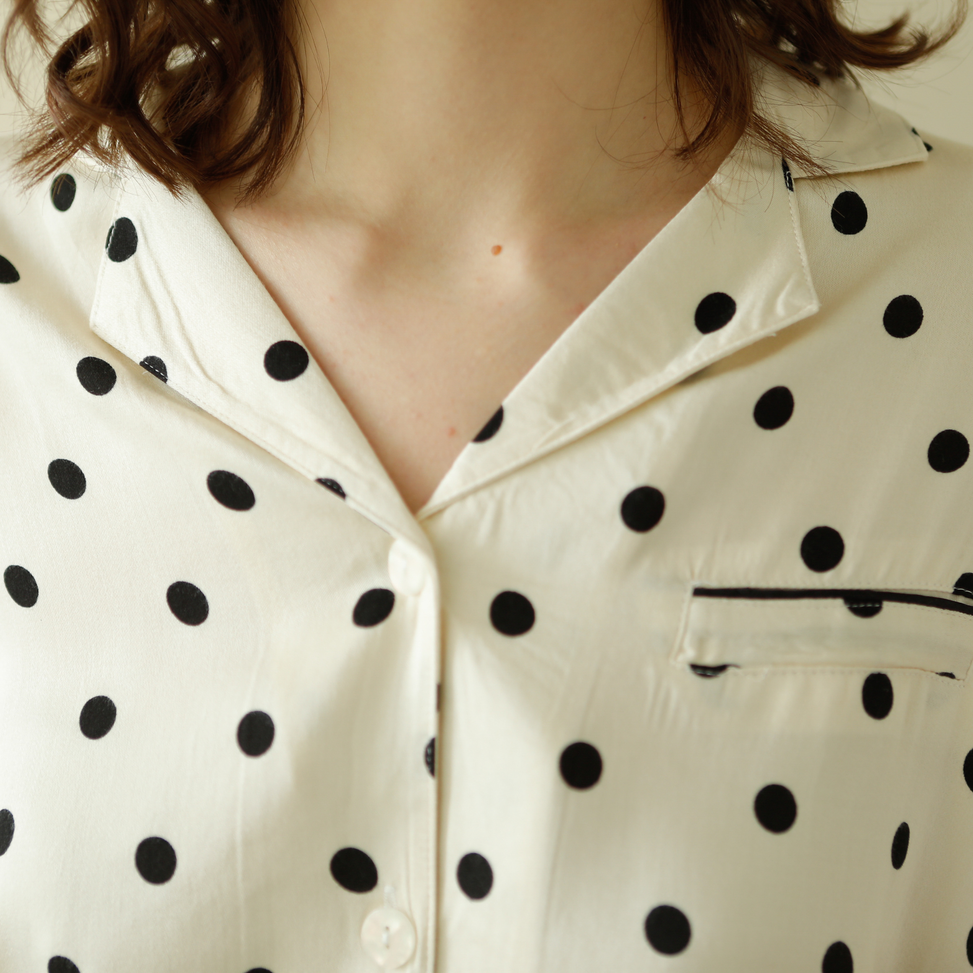 DrifWoo - Venta al por mayor Conjunto de ropa para dormir - Mujer - Conjunto de pijama de viscosa con lunares – Ropa de spa y descanso suave5