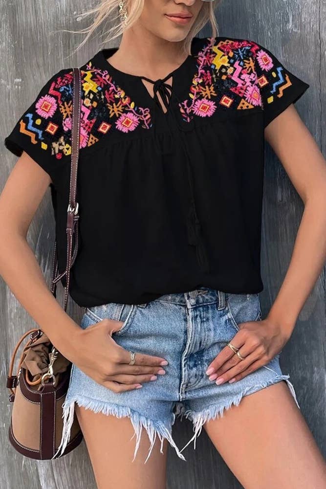 UNISHE - Venta al por mayor Blusa - Mujer - Top bordado con cuello dividido y empalme floral AXR0177