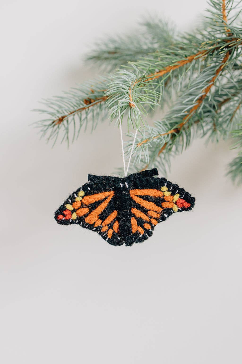 Nivas - Vente Objets de décoration - Ornement en feutre de papillon monarque de Noël2