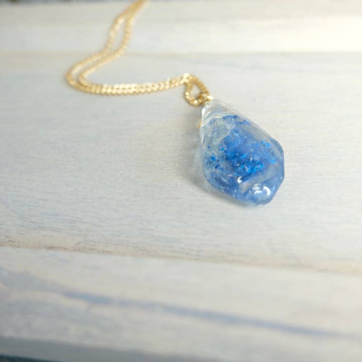 BlueButterflyBazaar – Großhandel Kette mit Anhänger/Charm – Kanan Jarrus' Kyber Kristall Halskette Star Wars Geschenk