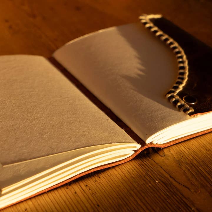 Journal en cuir marron rustique vieilli pour la vente par Backwoods Provisions