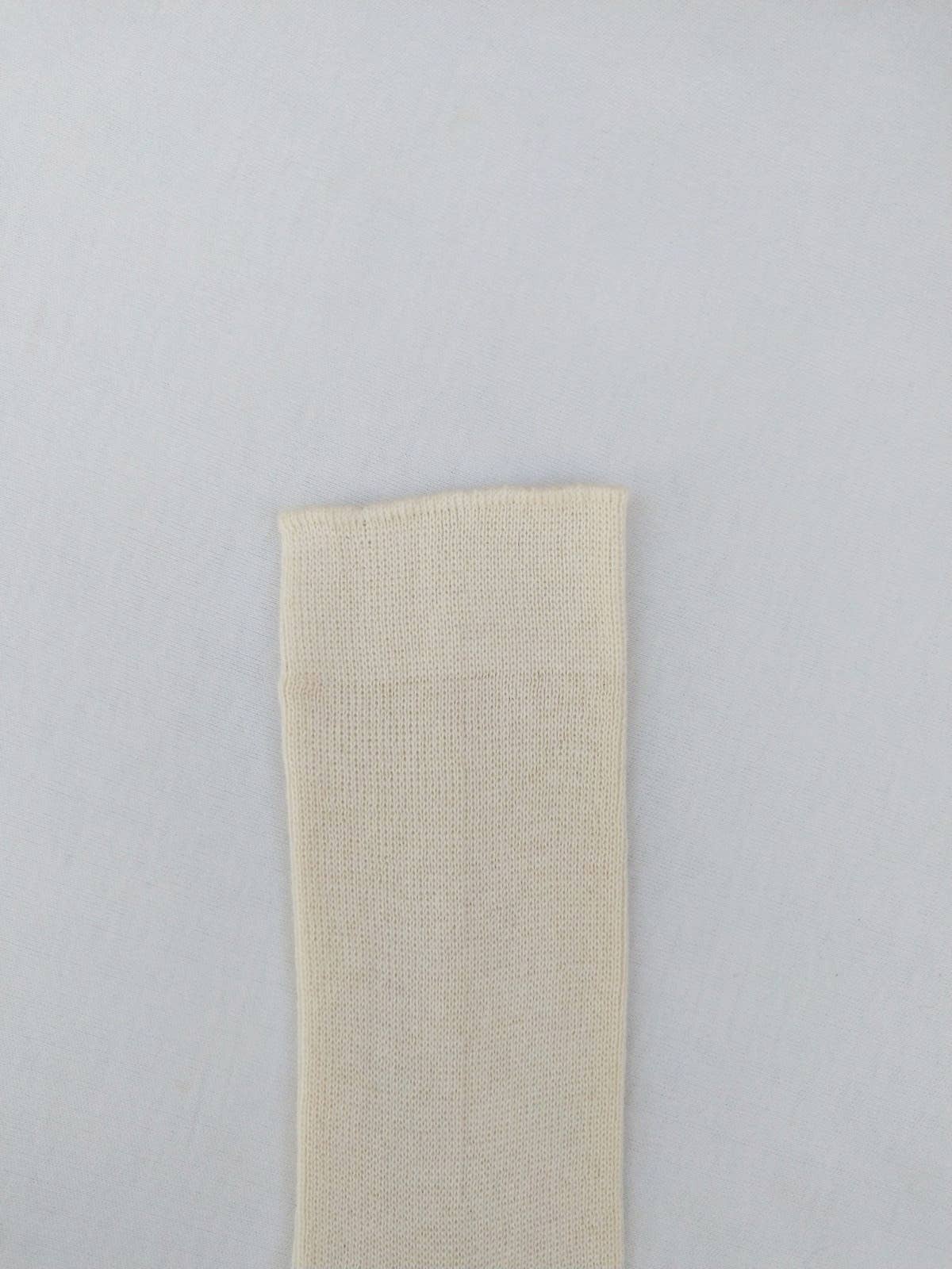 Ecru Laura 100% undyed organic cotton (adults socks) for wholesale on Faire2