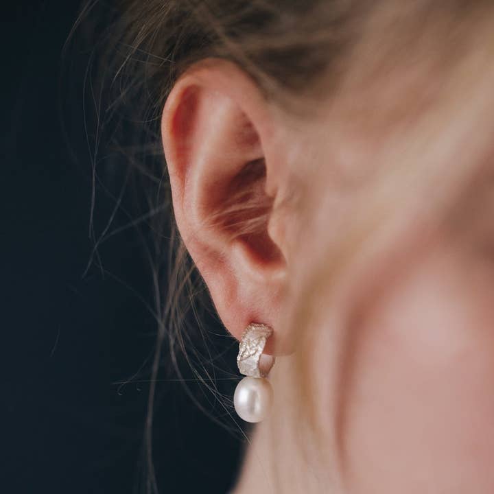 Brincos de prata com pérola – inspirados em renda delicada por atacado de Hester Zagt Sieraden