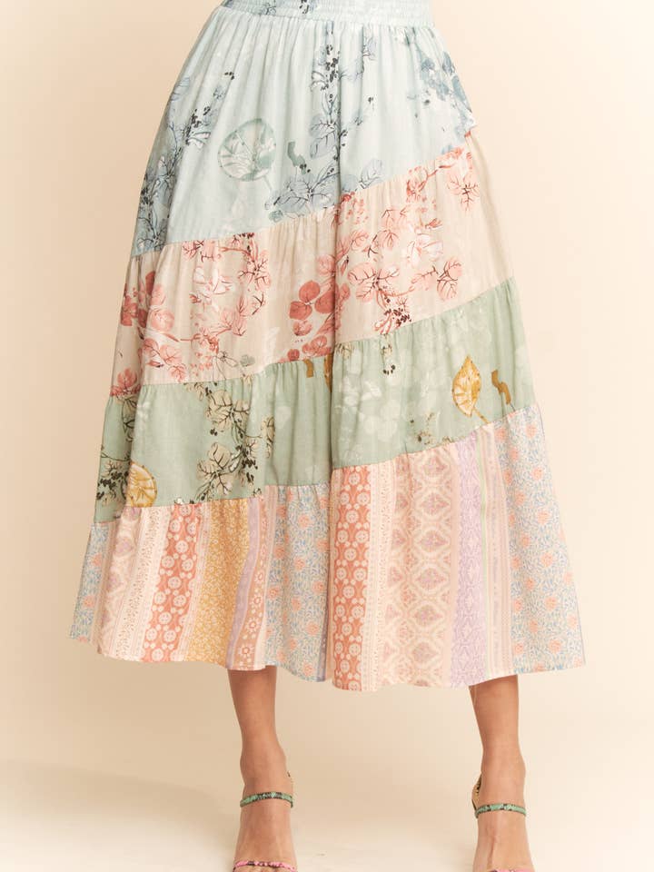 Sage Multi JUPE LONGUE À VOLANTS AVEC CEINTURE FLORALE ETHNIQUE MIXTE en vente sur Faire4