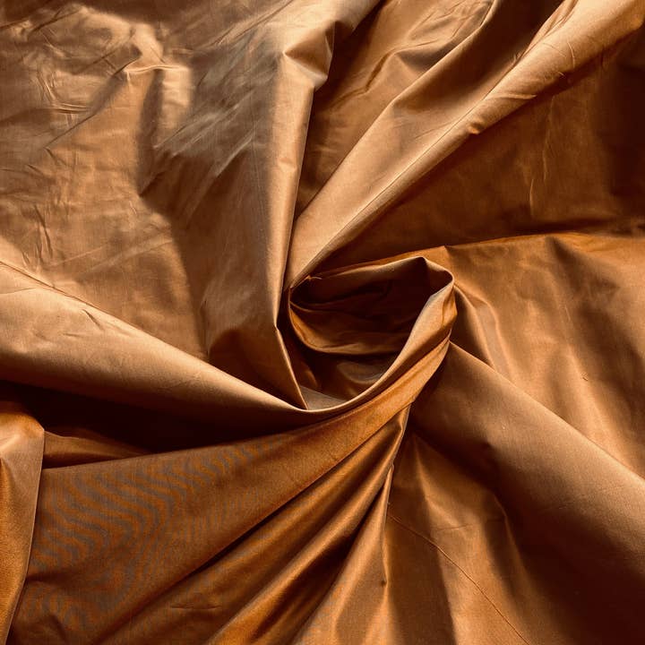 Fancy Styles Fabric – Großhandel Stoff – 1 Yard Remnant - Lady Lisa Designer Taftstoff aus 100% Seide in Kupfer mit grauem Schillern