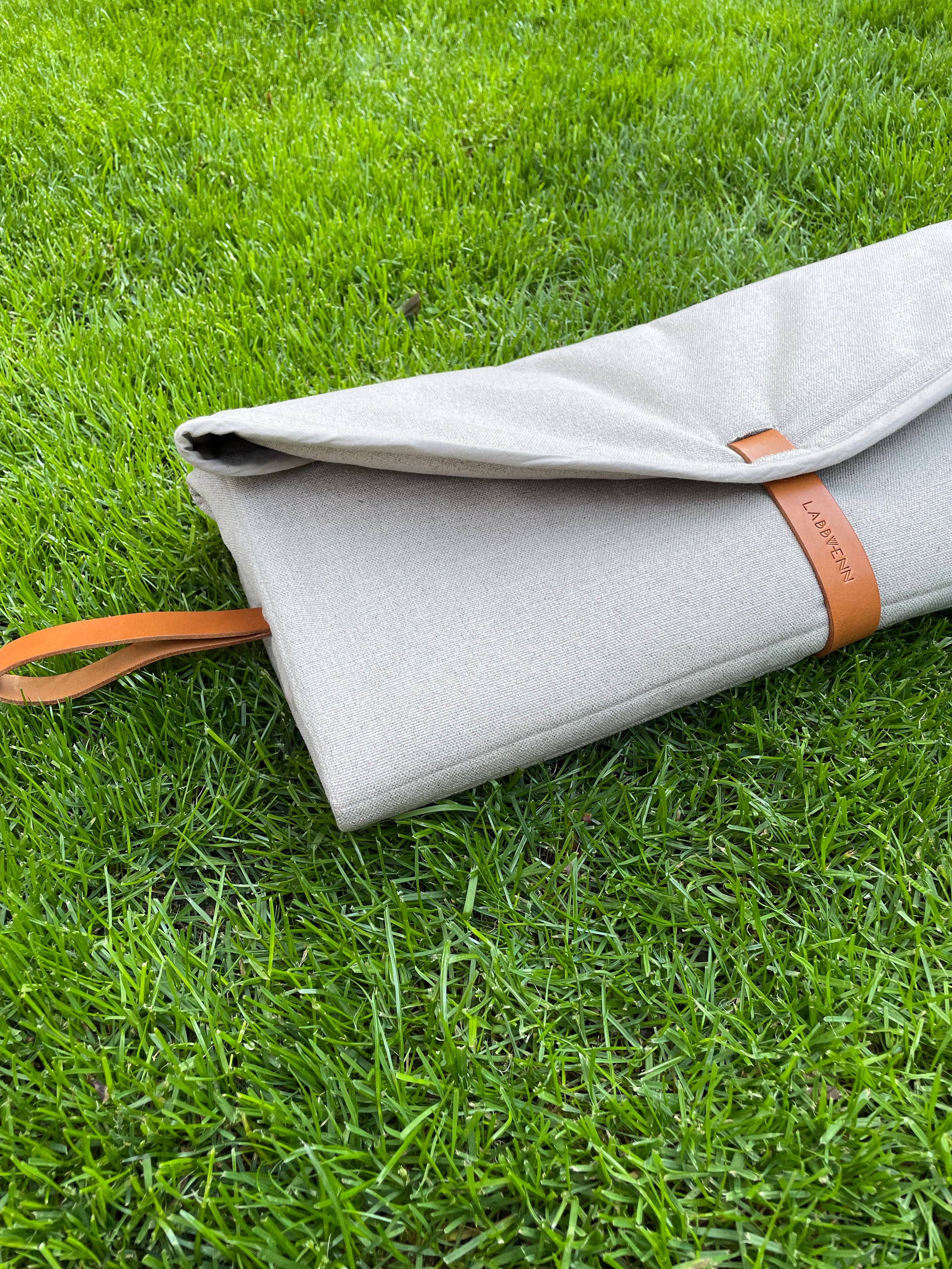 Labbvenn – Engroshandel Kæledyrsmåtte – Hund – Okka kompakt og alsidig rejsemåtte til kæledyr30