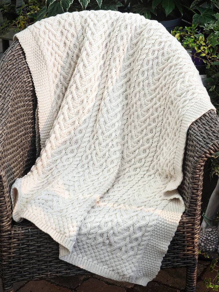 COPRILETTO CON MOTIVO A CUORE X4944
per la vendita all'ingrosso da parte di Aran Crafts