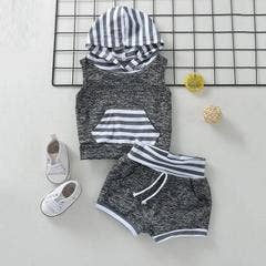 Ensemble sweat à capuche et short pour garçons pour la vente par Treasurestinydesigns