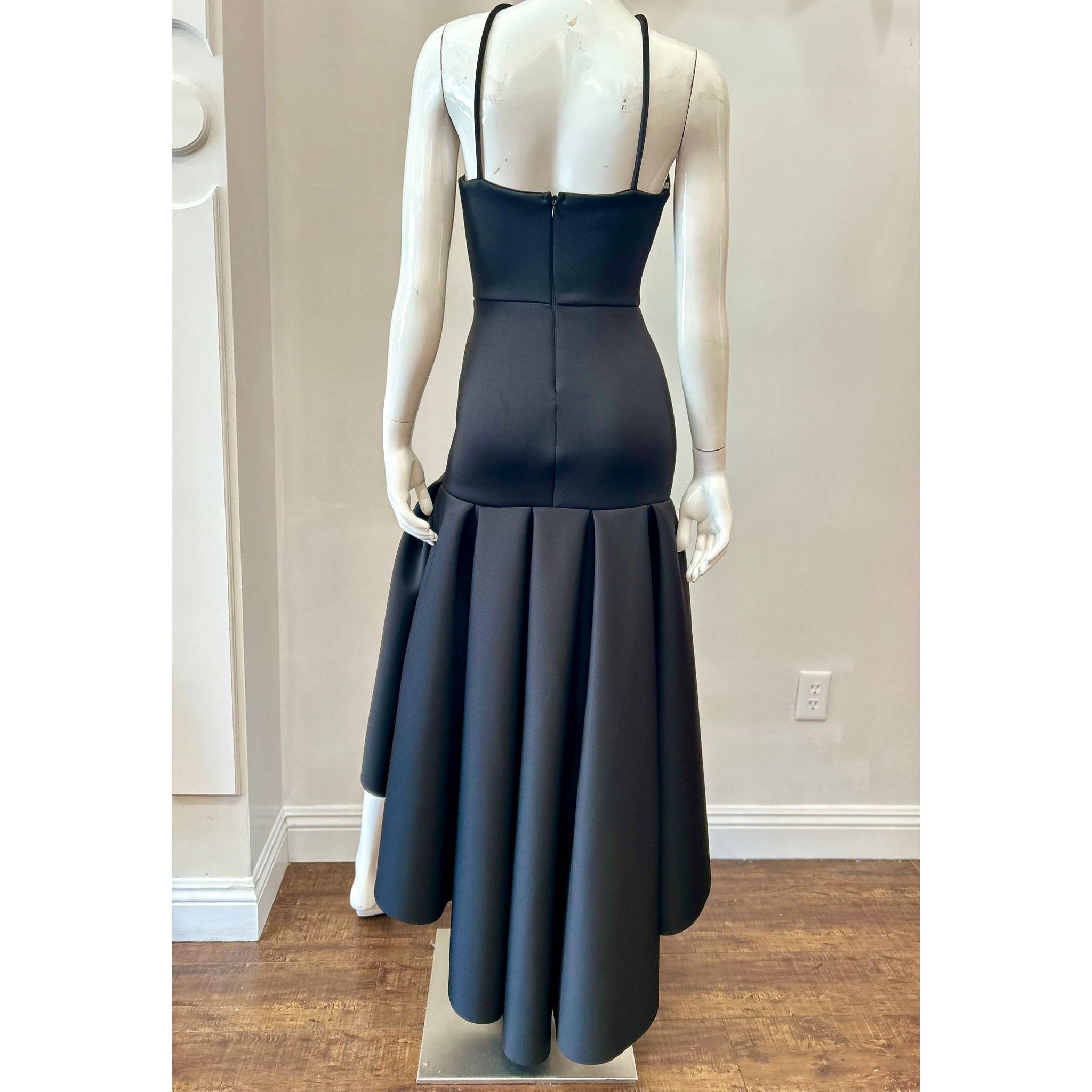 DORCAS – Großhandel Kleid – Damen – Maxikleid mit Rüschen und schulterfreiem Design2