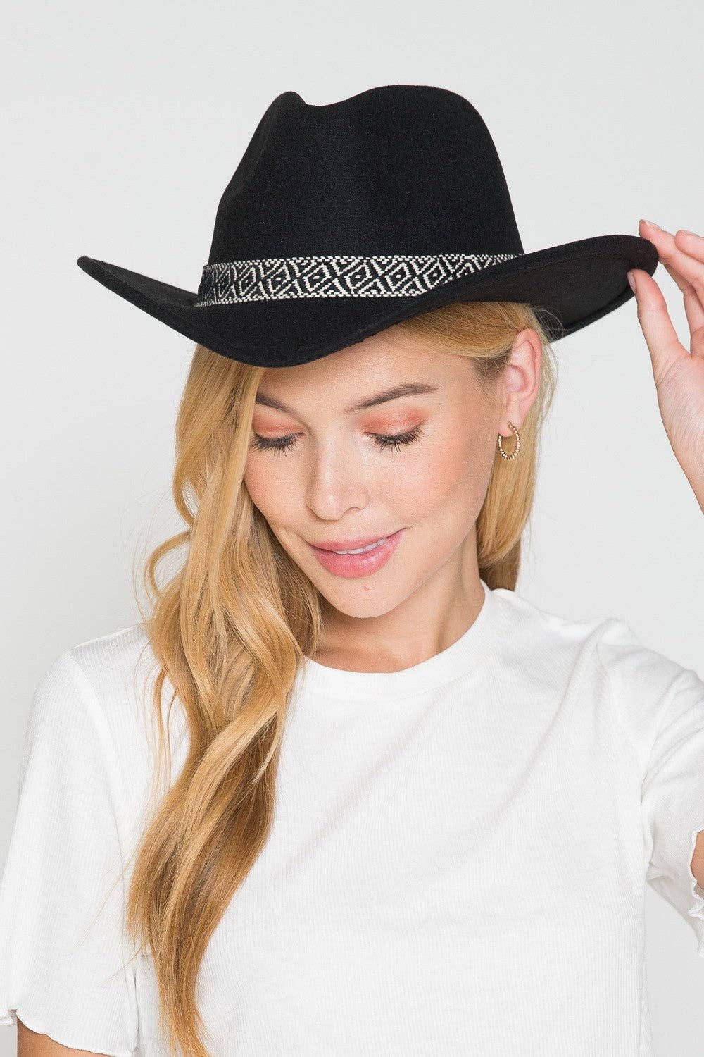 JOSSLYN by wall to wall - Wholesale Fedora - Women's - A VINTAGE CLASSIC COW BOY HAT WITH AZTEC TRIM | 40HW3133