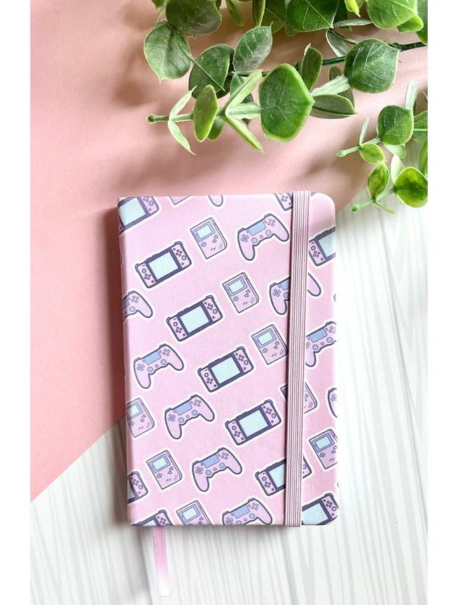 Pink Gamer Girl Notebook Sketchbook | Pastel Cute & Yndig for engroshandel hos Kimi Creative