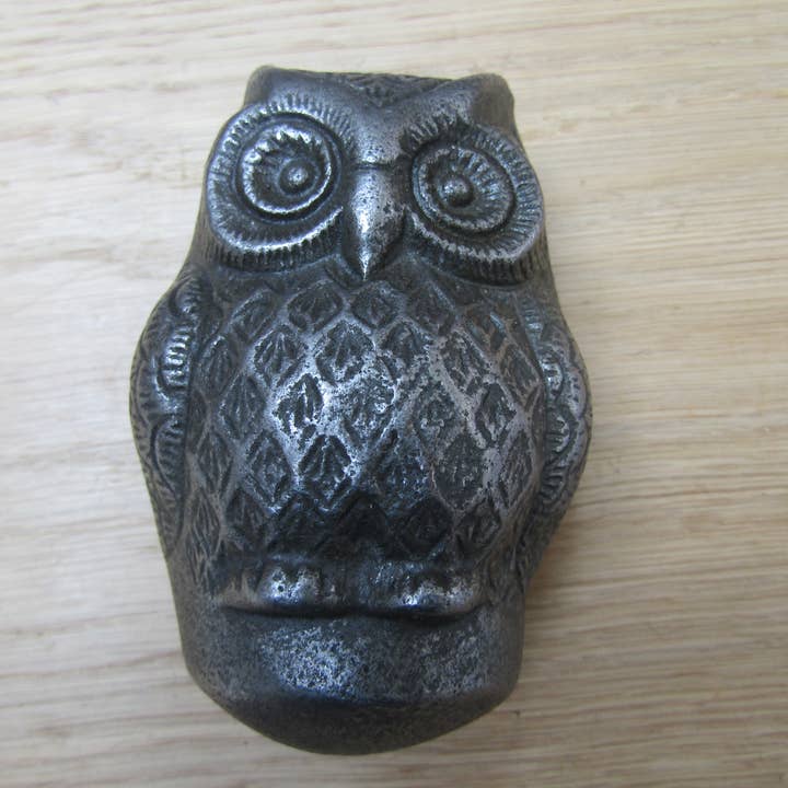 Heurtoir de porte rustique hibou pour la vente par IronmongeryWorld