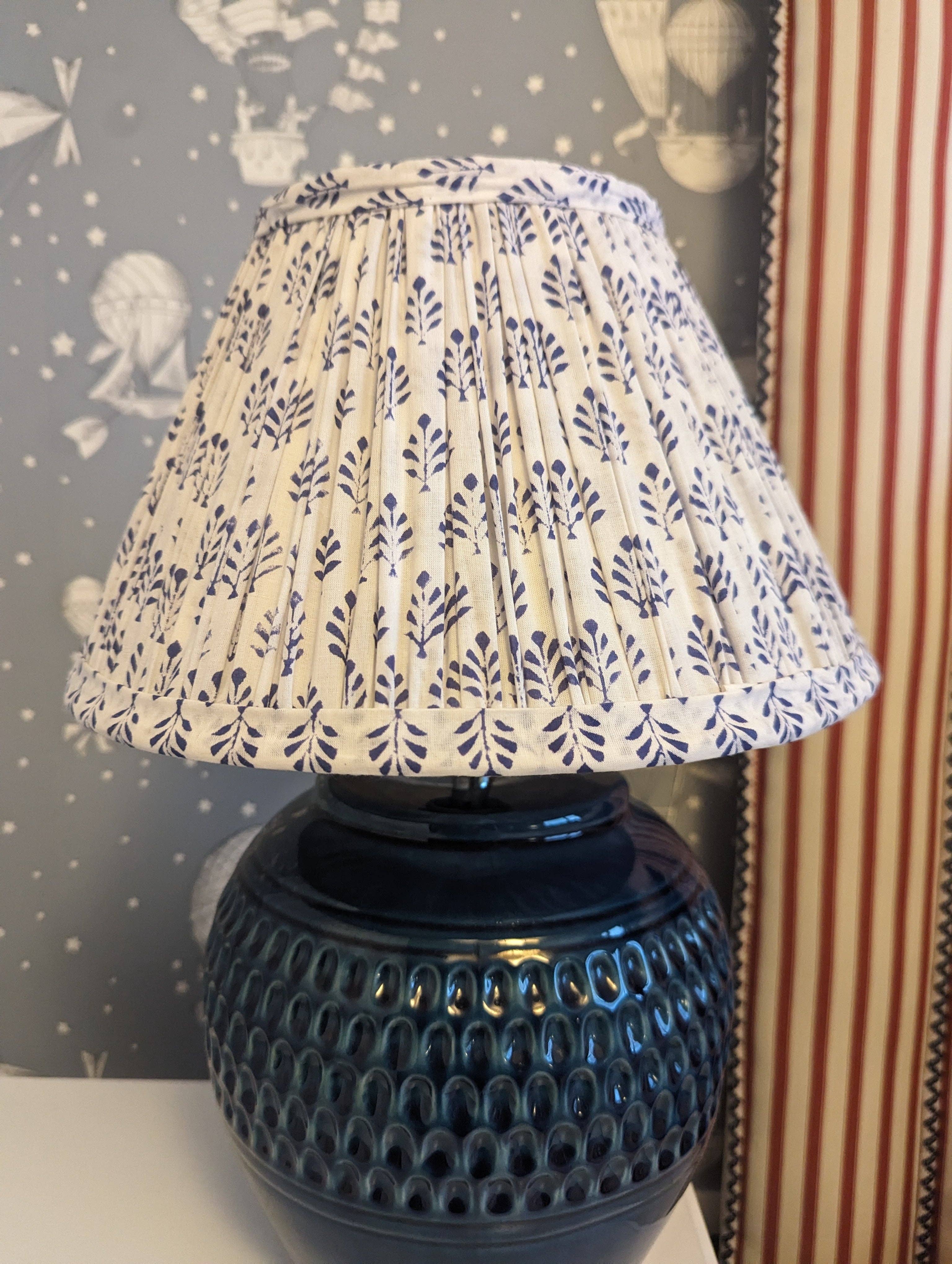 LNH EDIT - Vendita all'ingrosso Paralumi - Paralume pieghettato Sofia Blue Empire in 3 dimensioni1