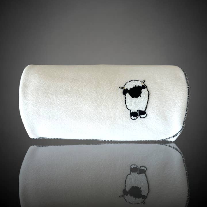 Bed Throw Bamboo Creme com bordado de ovelhas com nariz preto por atacado de Altalena of Switzerland SA