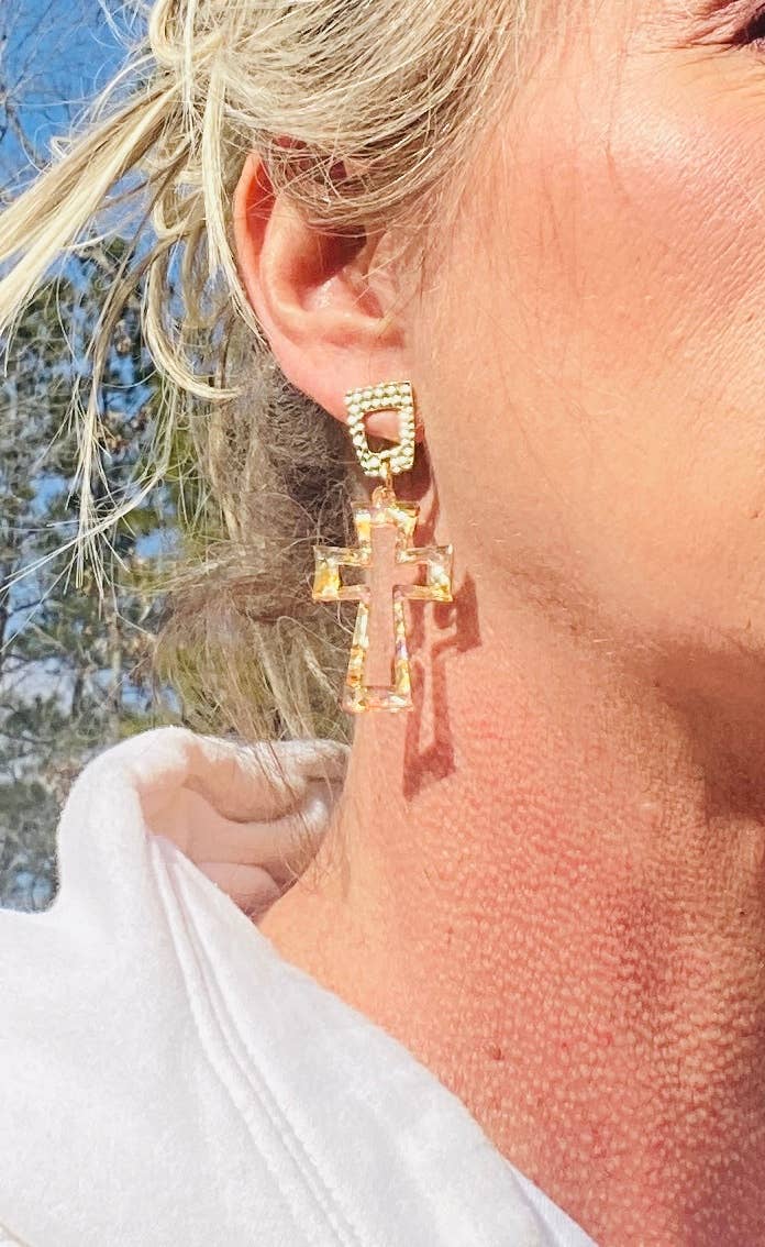 Sandy Lou Designs – wholesale Hängande örhängen – KORS STORA GLITTRIGA KORS AKRYLÖRHÄNGEN4