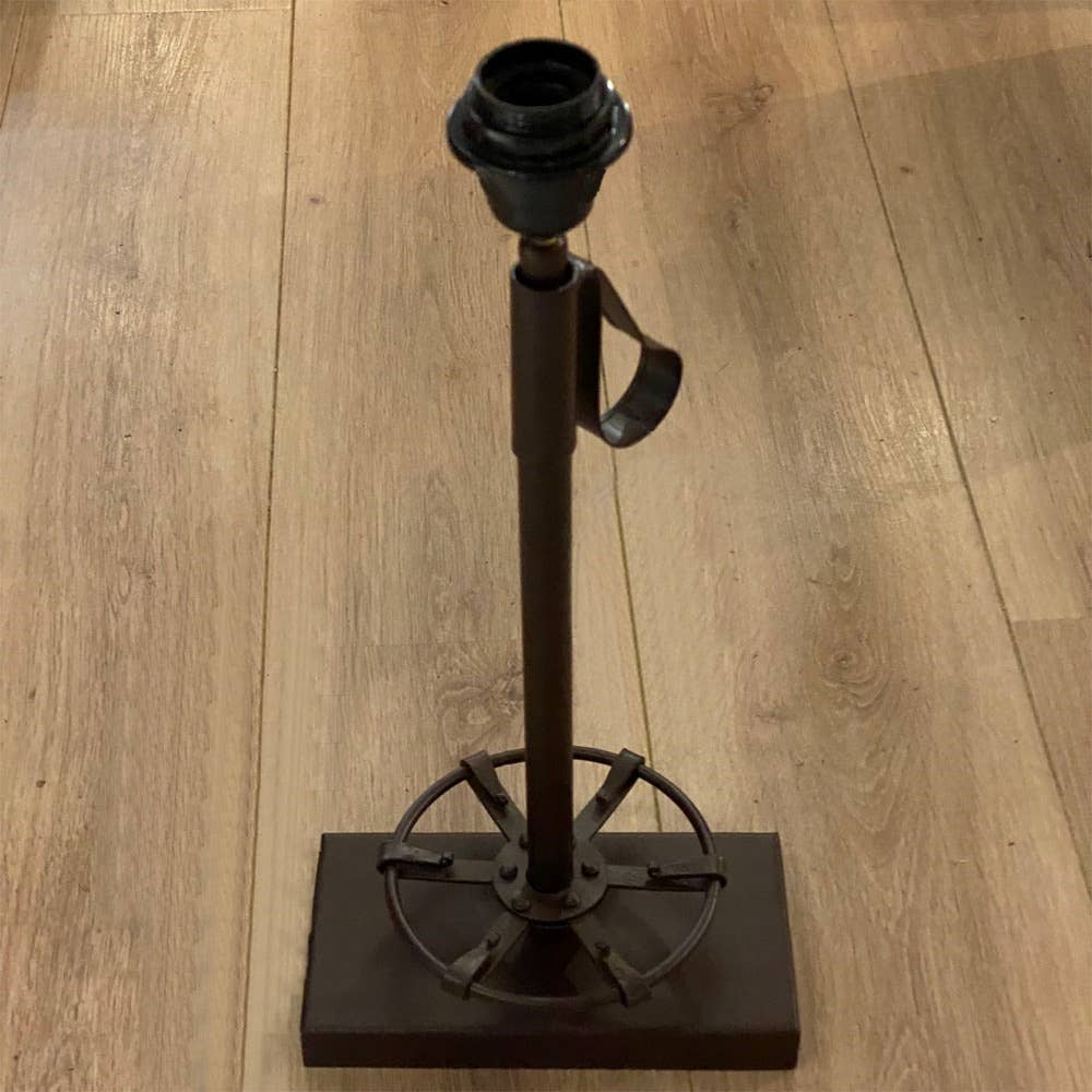 LES SCULPTEURS DU LAC - Wholesale Accent/Desk Lamp - Ski stick lamp base5