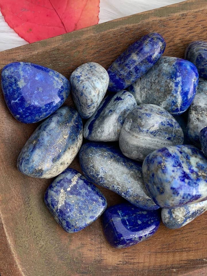 Lapis-lazuli - Galet pour la vente par Wild Peonies Xo