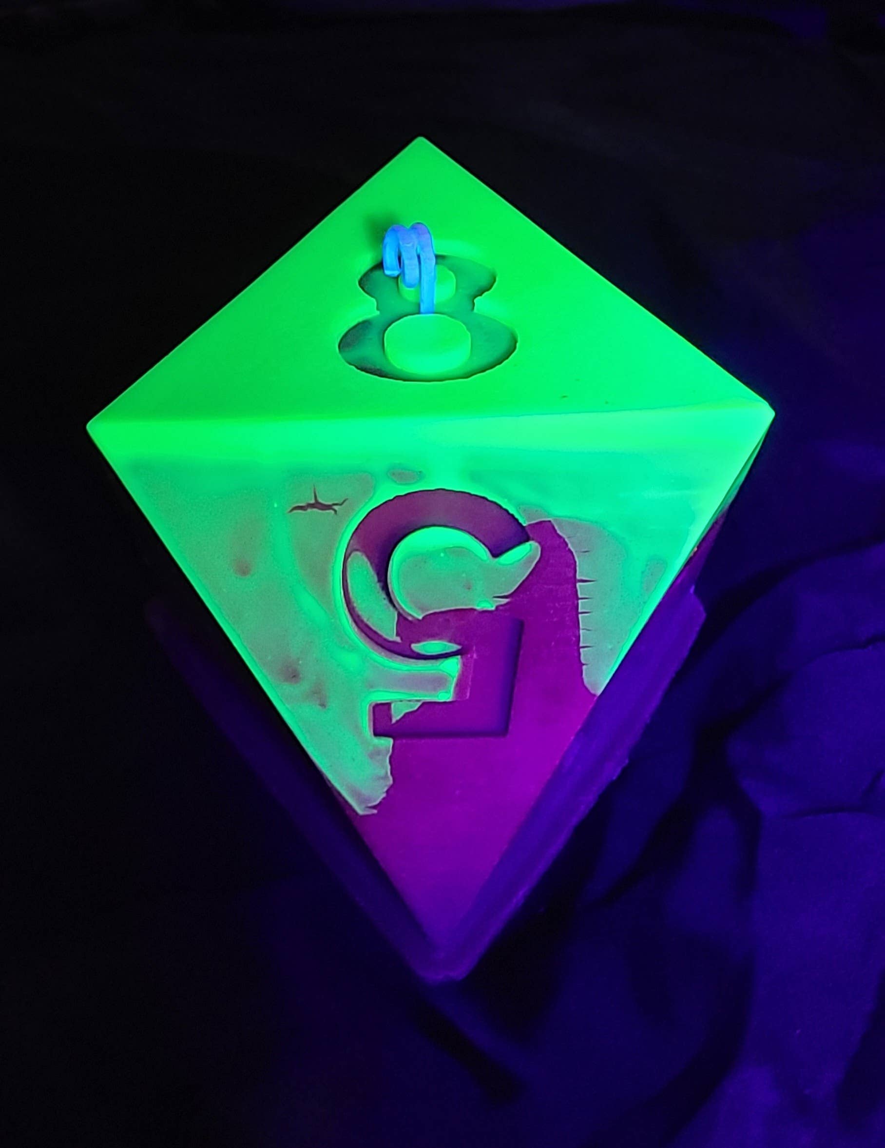 Melmade Scents - Vente Bougies originales - Bougies de dés RPG Black Light5