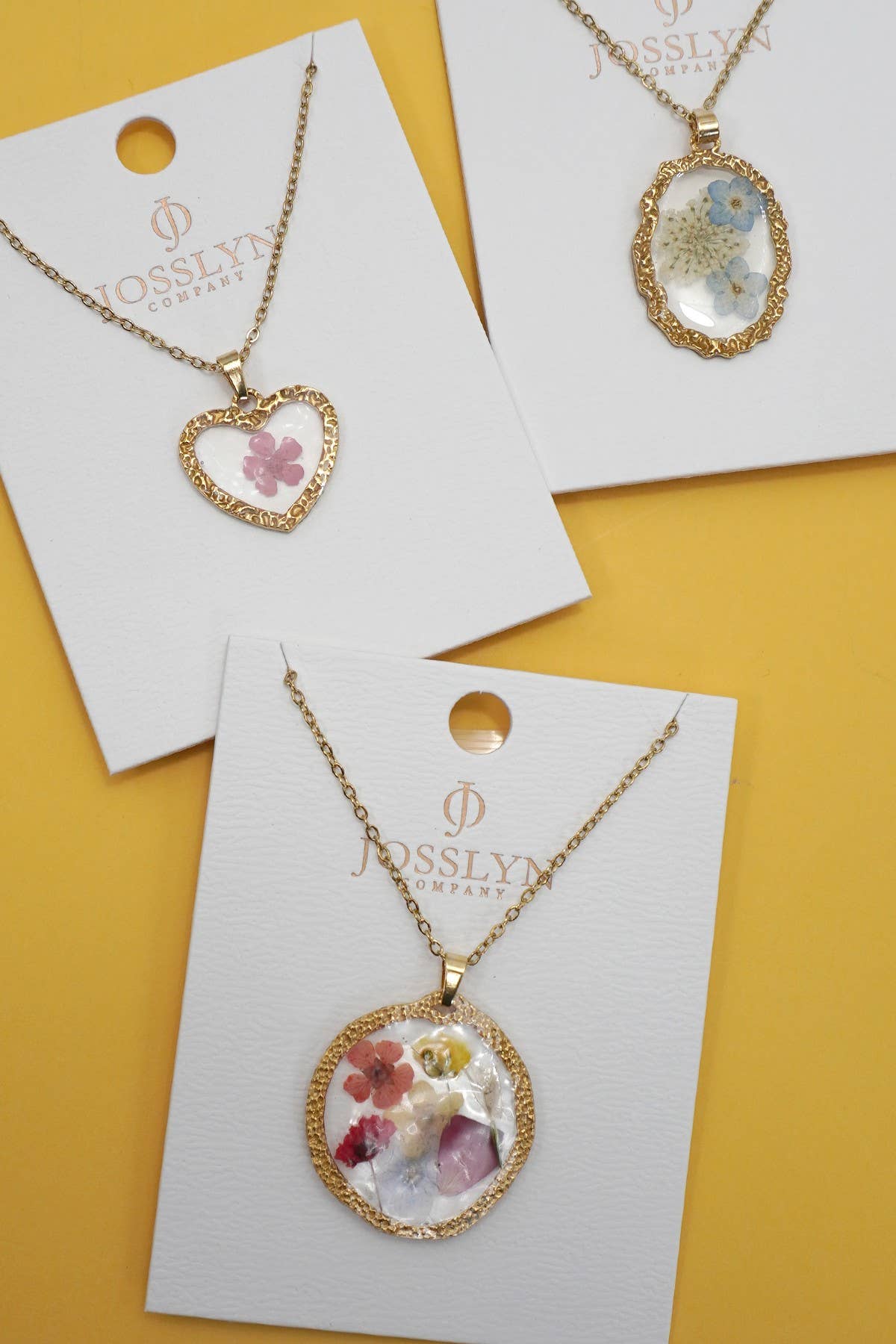 JOSSLYN by wall to wall – Großhandel Kette mit Anhänger/Charm – 18K EDELSTAHL ANLAUFSICHERE BLUMENHALSKETTE | 40NK95264