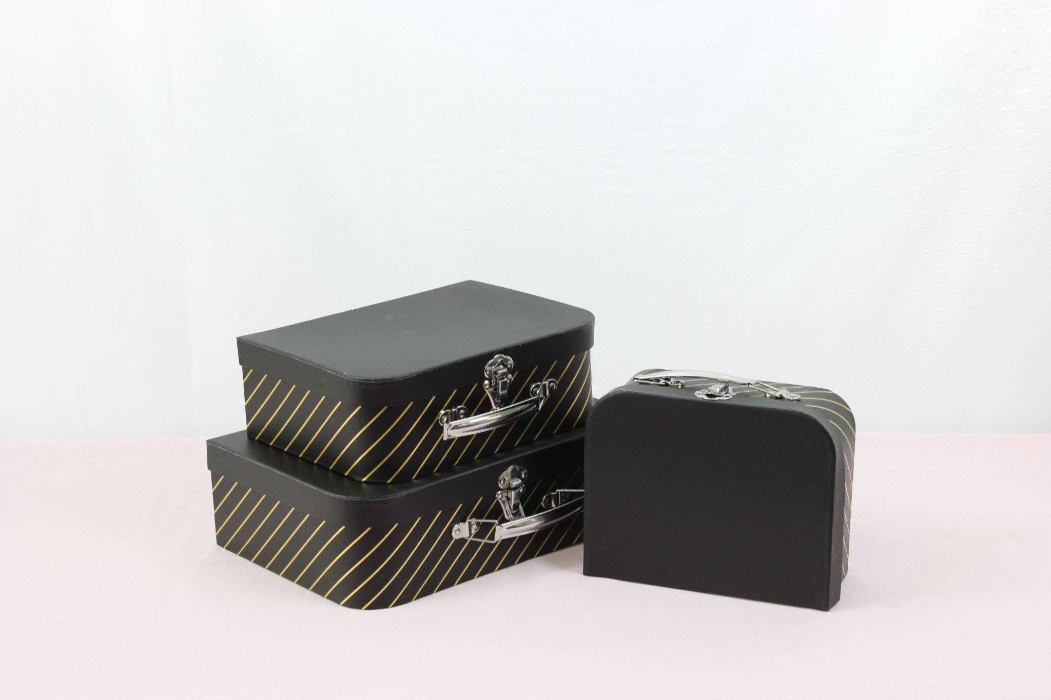 Elegant Design Supply - Vente Coffrets cadeaux - Boîte cadeau luxe en forme de valise avec rayures dorées15