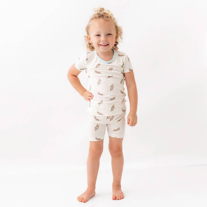 Ensemble de pyjama à manches courtes Loutre pour la vente par bamboo little