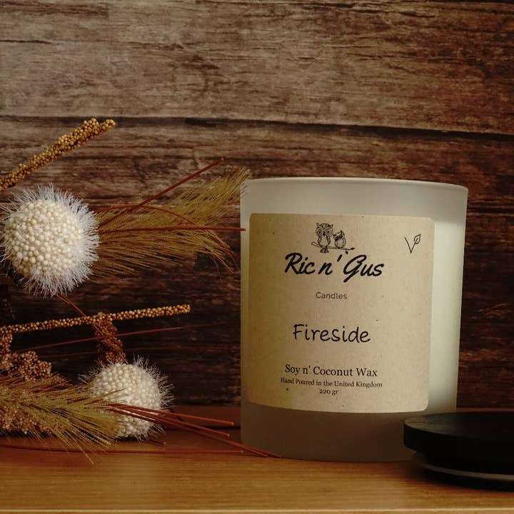 Vela aromática Fireside, cera de soja y coco para venta al por mayor de Ric n'Gus Candles