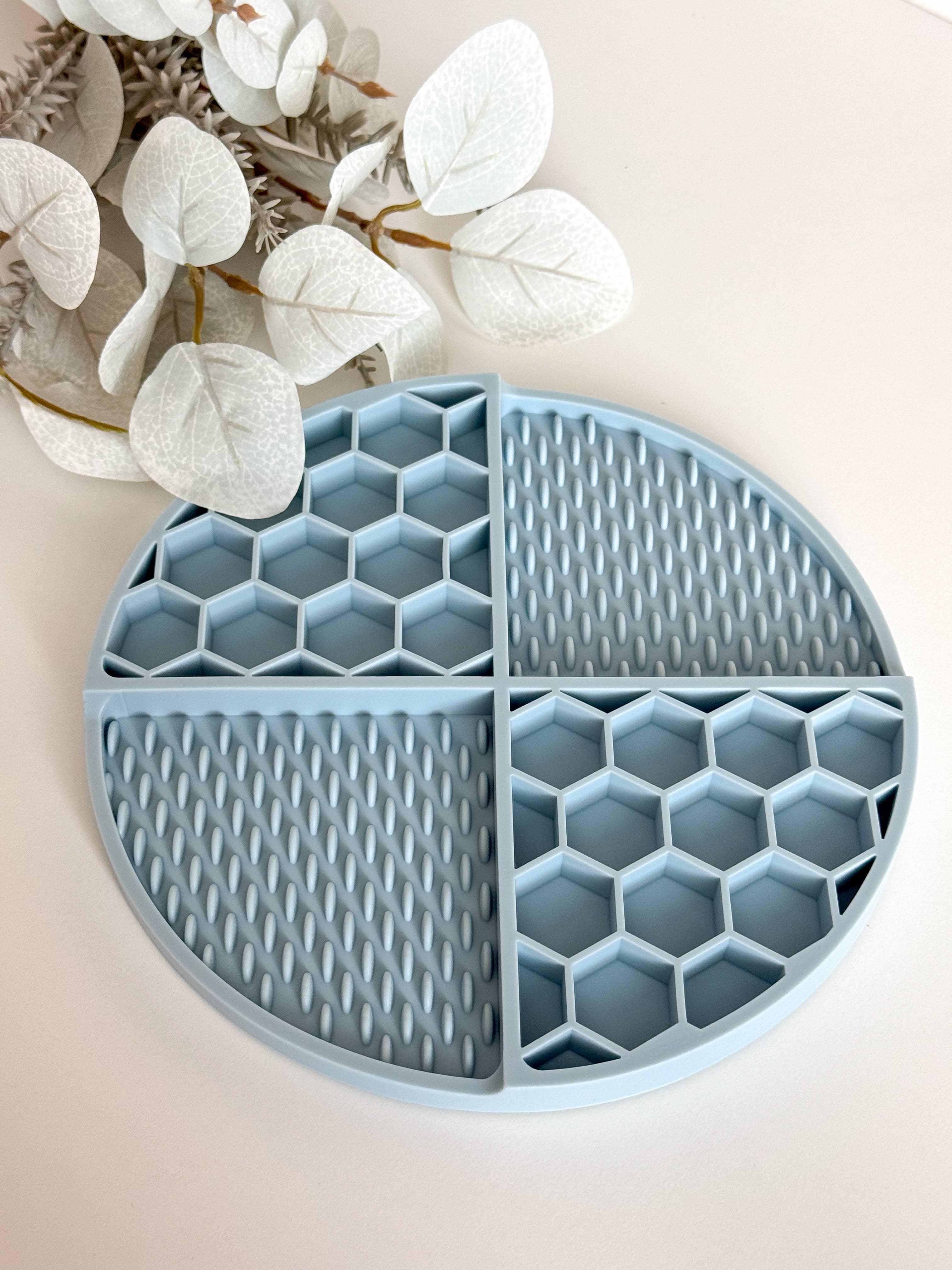 Doggotique - Wholesale Pet Food Mat - Dog - Lick mat Honey Dog, Slow Feeder, Feeding Station3