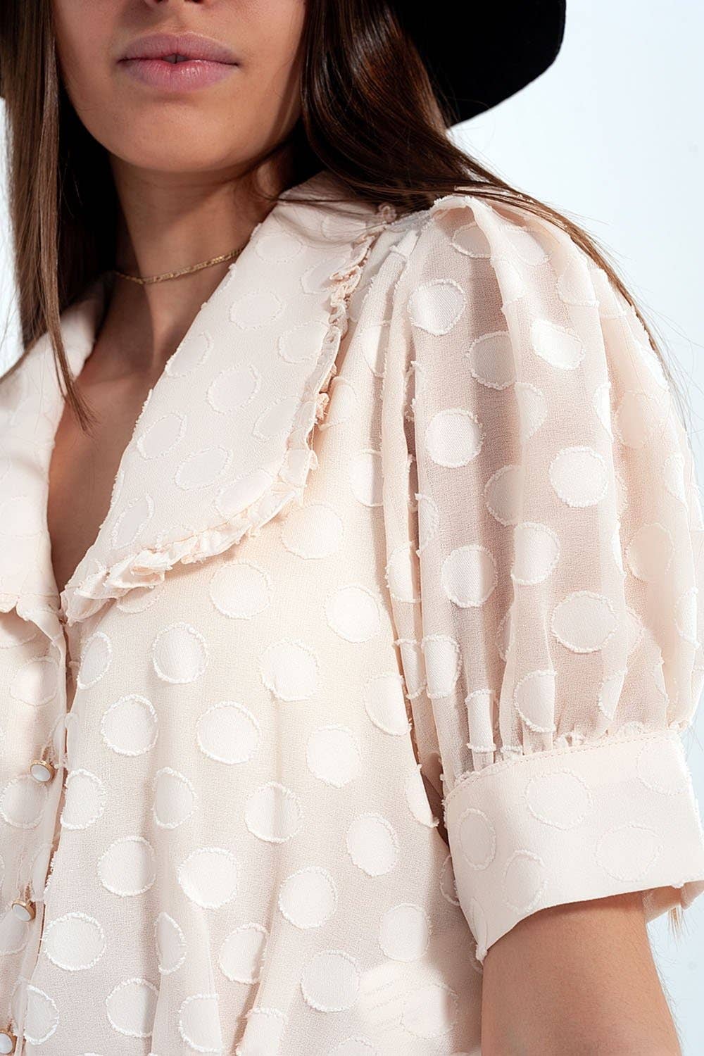 Beige Blusa de lunares beige con cuello babero y adornos de venta al por mayor en Faire5