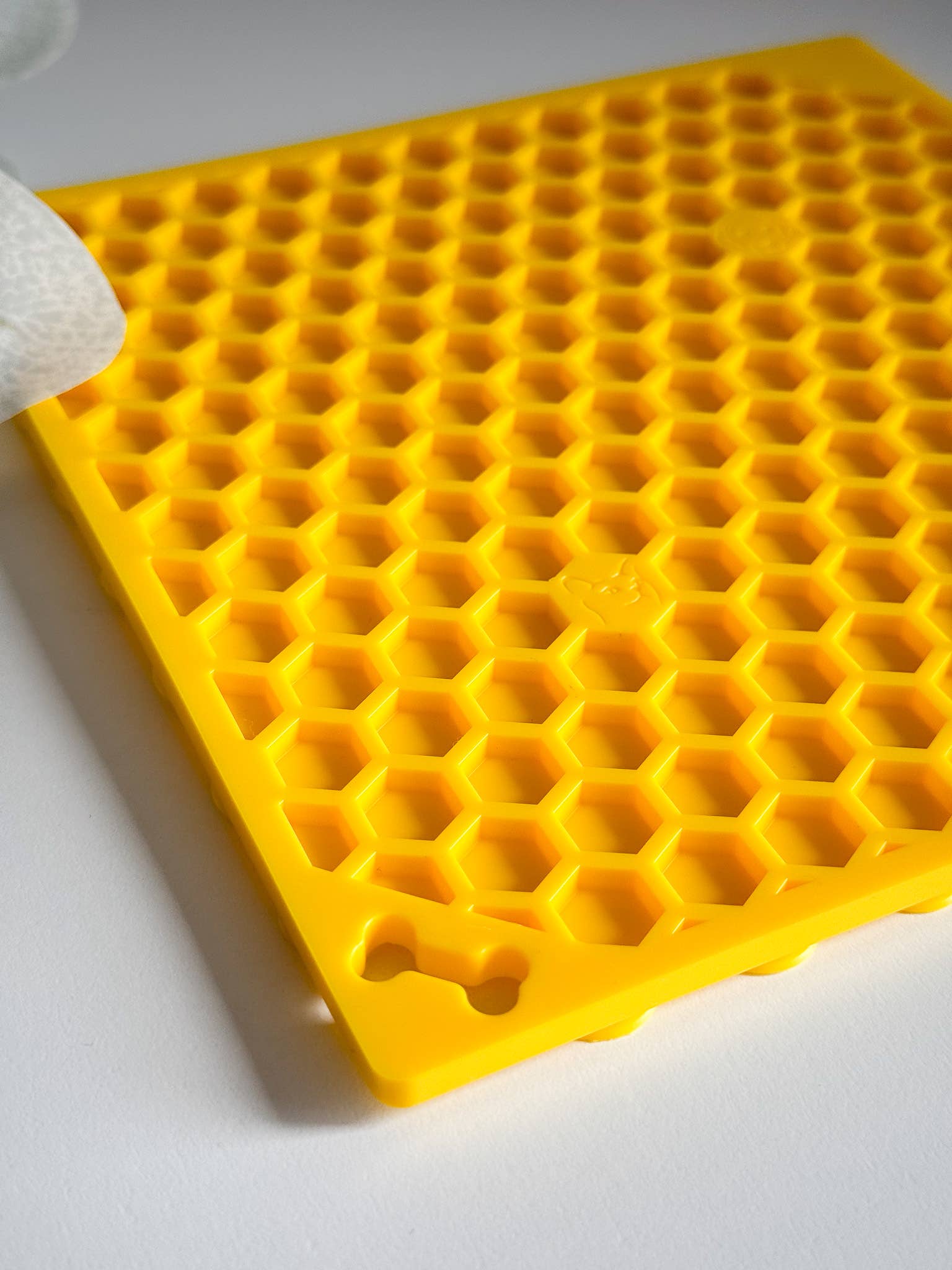 Doggotique - Wholesale Pet Food Mat - Dog - Honeycomb Lick Mat for Dogs and Cats7