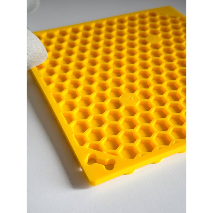 Doggotique - Wholesale Pet Food Mat - Dog - Honeycomb Lick Mat for Dogs and Cats7
