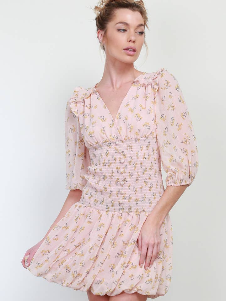 SCD1046 Robe à imprimé floral avec large taille smockée pour la vente par Stump & co