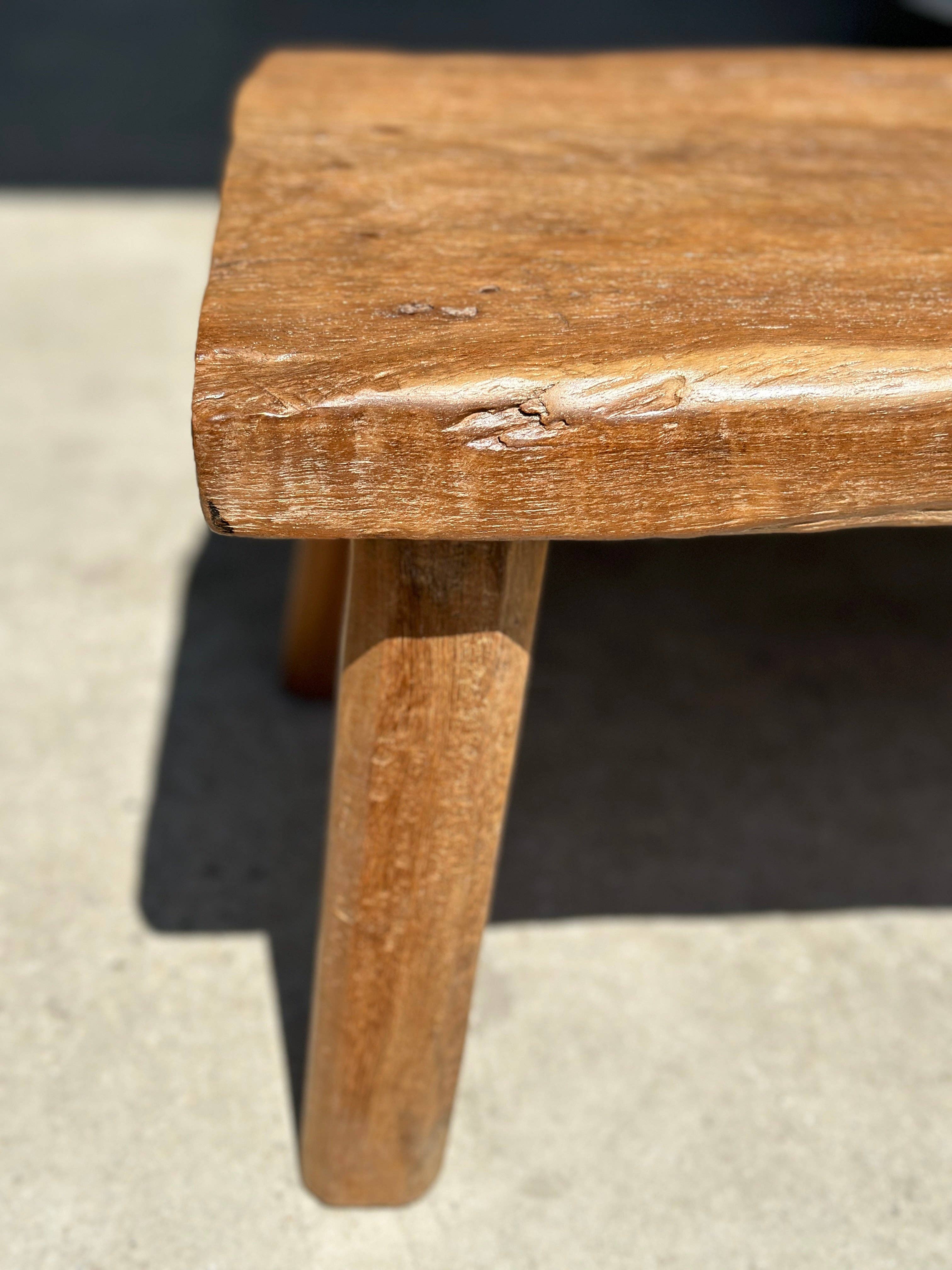 Office Objets – Großhandel Beistelltisch – Kleiner leichter Couchtisch aus hellem Teakholz mit vier Beinen H: 30 L: 63,5 B: 40 cm51