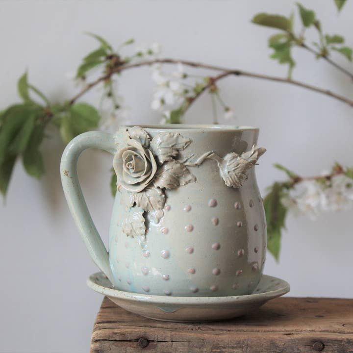 L'Officina - Wholesale Coffee Mug - Alice - Blue stoneware cup with saucer featuring embossed roses and pink dots - design 21