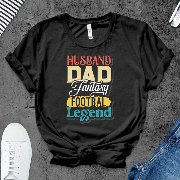 T-shirt Husband Dad Fantasy Football Legend, cadeau pour pères, t-shirt de sport, cadeau d'anniversaire pour papa, chemise de saison de football, vêtements décontractés pour hommes pour la vente par FreakyTeeFactory