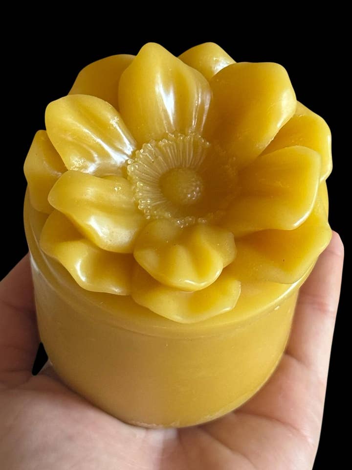 Flower Top Beeswax Candle Jar • 100% Beeswax • Amethyst for wholesale by Namaste Home