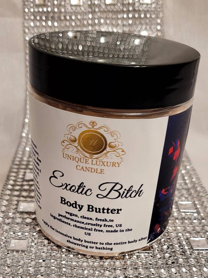 CHIENNE EXOTIQUE pour la vente par Unique luxury candle bar