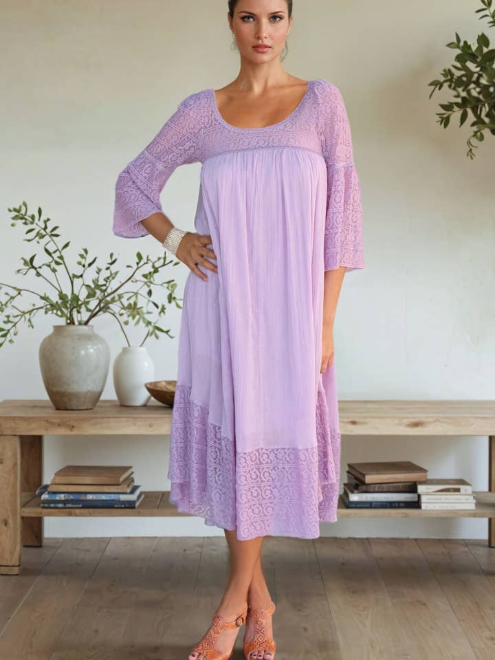 Robe longue Pure avec dentelle Lilas pour la vente par Blue Boheme