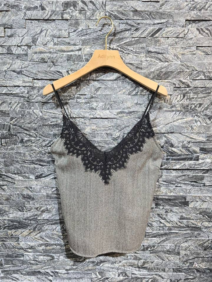 Kanten top met fijne bandjes, elastische achterkant A7891 voor wholesale door Adilynn DAYMENTEX