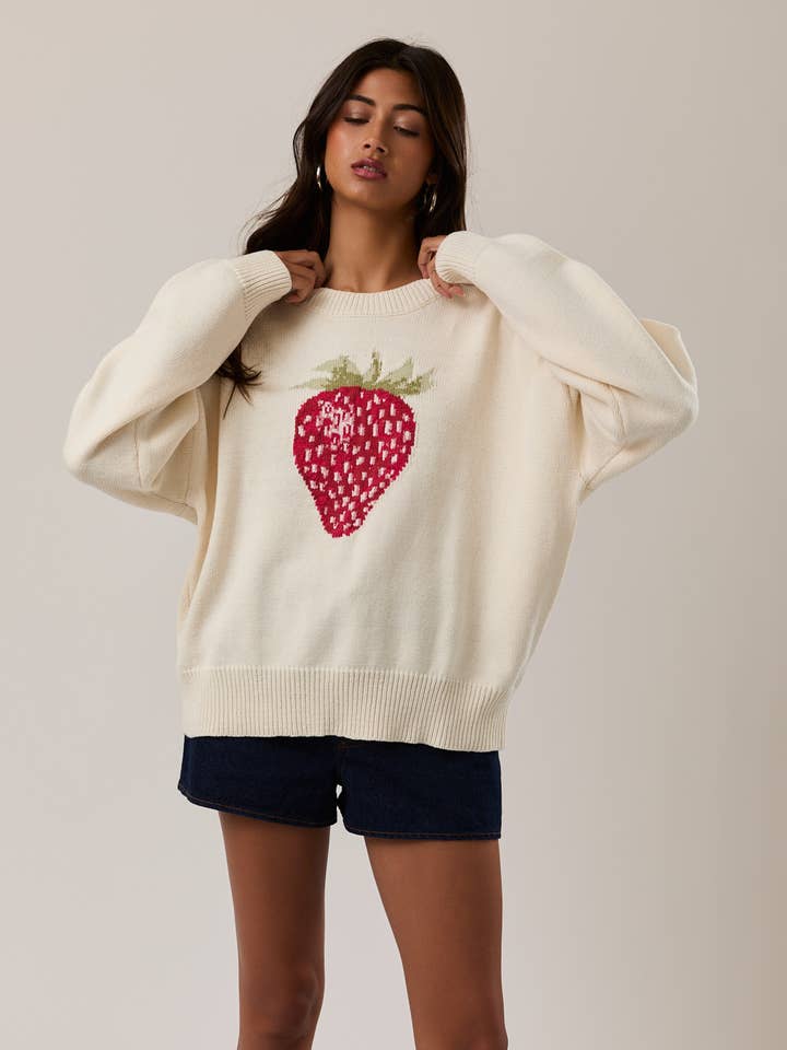 PULL FRAISE À MANCHES LONGUES ET COL ROND pour la vente par LE LIS