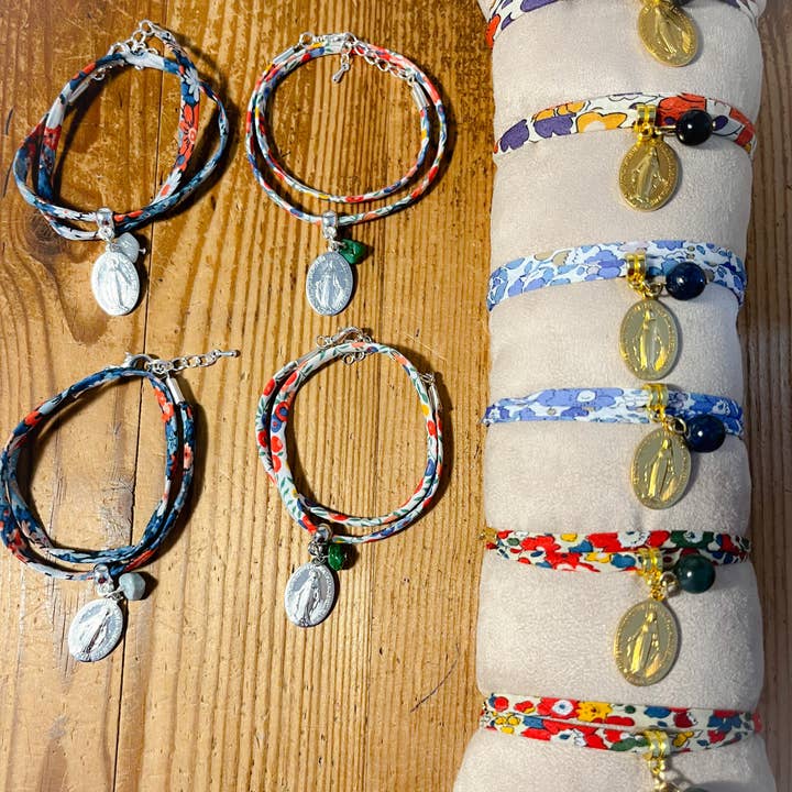 SCATOLA SCOPERTA 10 BRACCIALETTI LIBERTY 72H per la vendita all'ingrosso da parte di lisorety