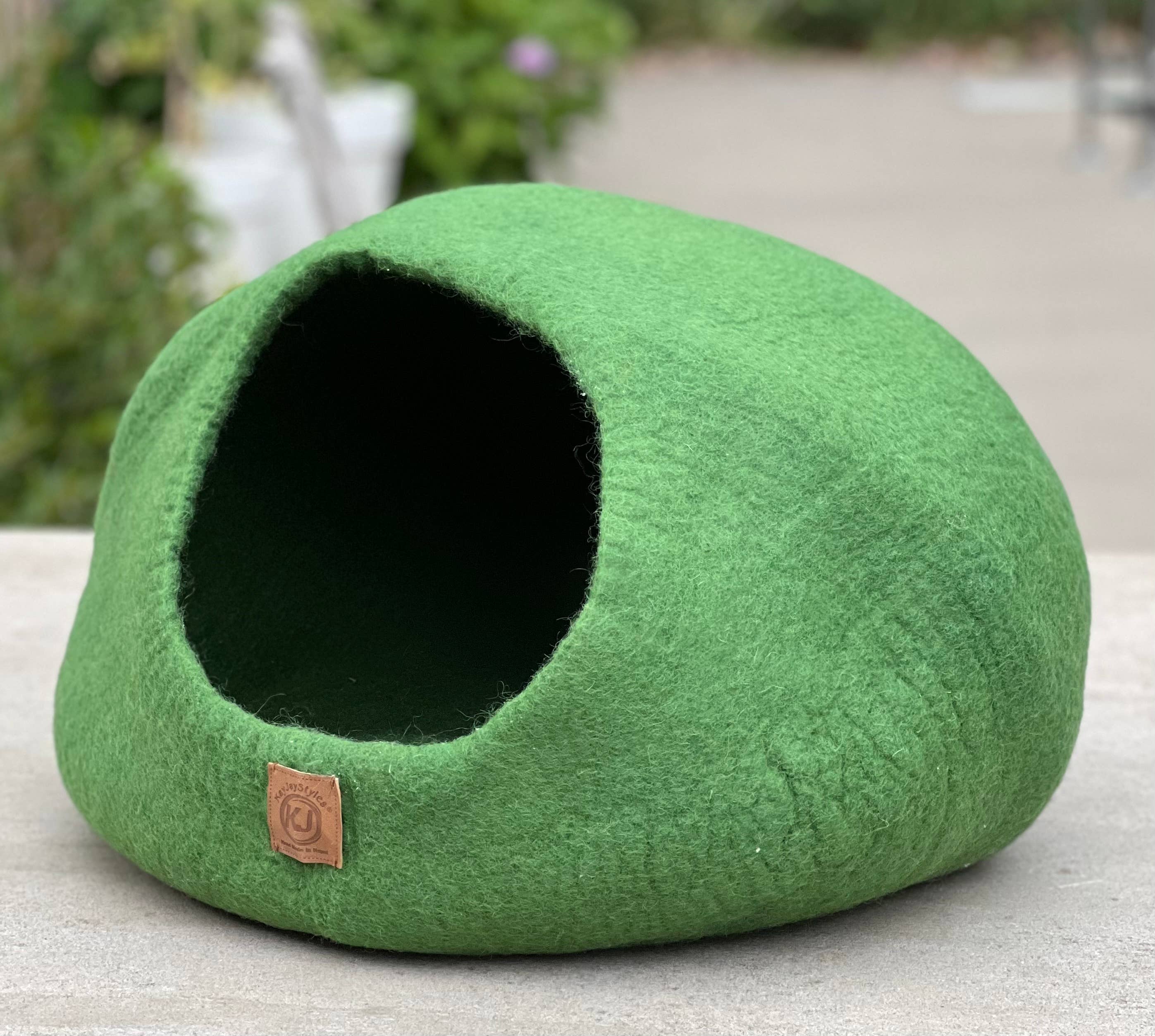 Lungta Imports - Wholesale Pet Cave - Cat/Dog - Hand Made Felt Wool Cat Cave / Cat Bed / Warm Cat House (Cop22