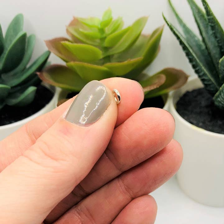 Guerrilla Charm - Wholesale Craft Supplies - 5mm, 18g, Antique Silver Open Jump Rings2