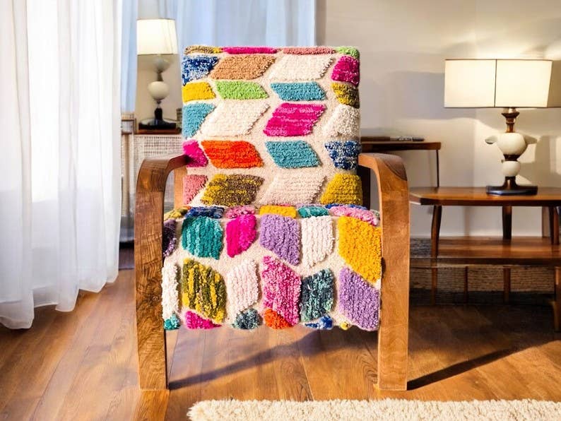 Maroccarpets Poufs and pillows wholesale +31648976894 - Venta al por mayor Sillas - Sillón de madera de nogal hecho a mano – cómodo y único6