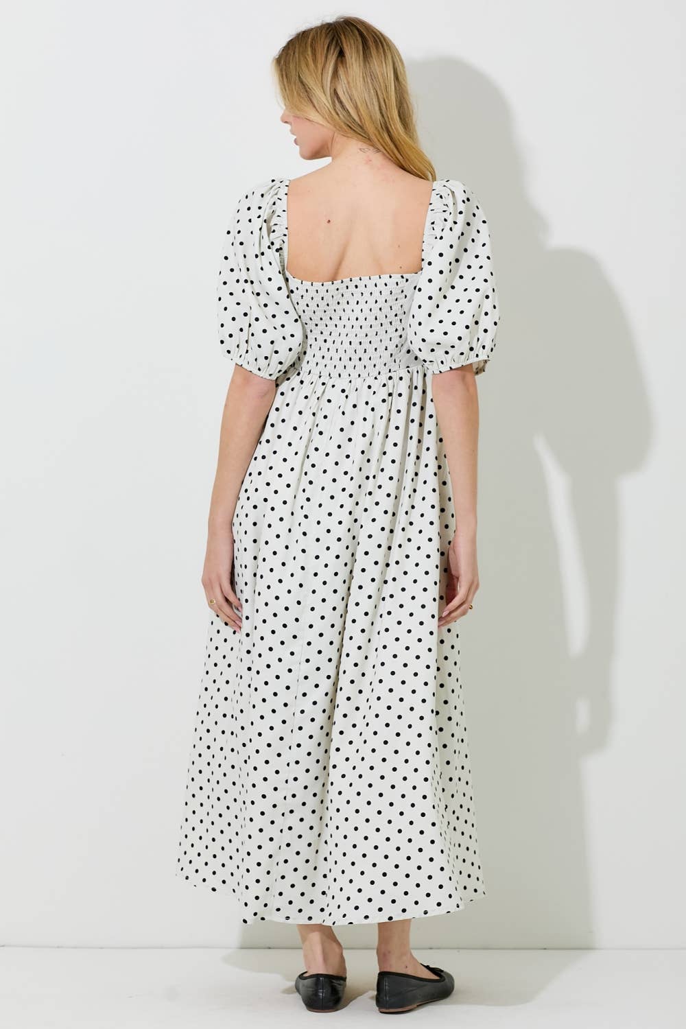 CRÈME/NOIR ROBE MIDI À ENCOLURE CARRÉE À POIS en vente sur Faire1