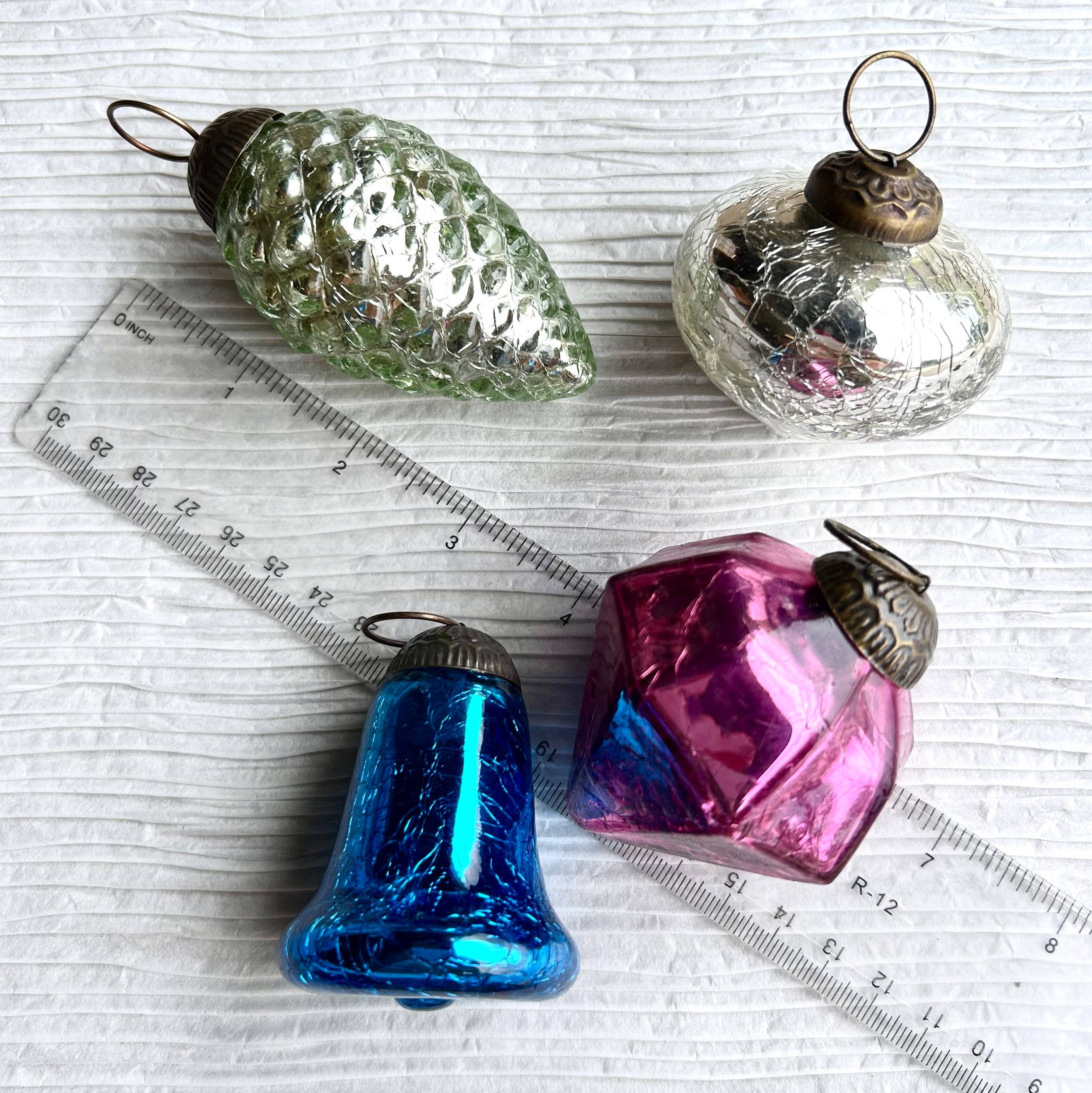 Silk Road Traders - Venta al por mayor Adornos - Surtido de adornos navideños de 3 pulgadas en colores pastel brillantes1