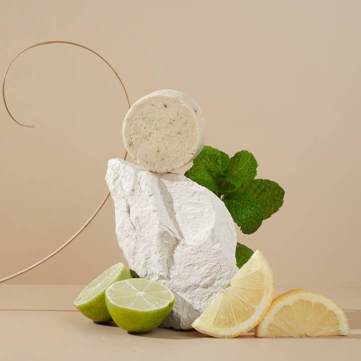 CUBANO - Evenwichtige shampoo gemaakt van kaolienklei, citroensap en essentiële pepermunt voor wholesale door Kia Ora