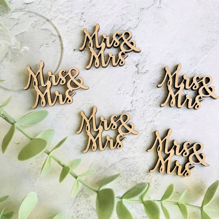 Deco Rach Design - Wholesale Decorative Tabletop Object - Mrs & Mrs Wooden Rustic Wedding Table Confetti Vintage Bar4