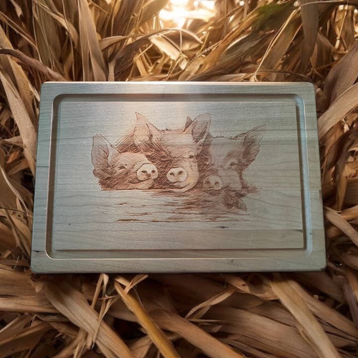 Planche à découper en cerisier gravé Piglet, planche à charcuterie pour cochon pour la vente par The Krafty Equestrian