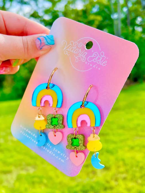 Boucles d'oreilles Lucky Charm Rainbow Marshmallow pour la vente par Victoria Essie Studio