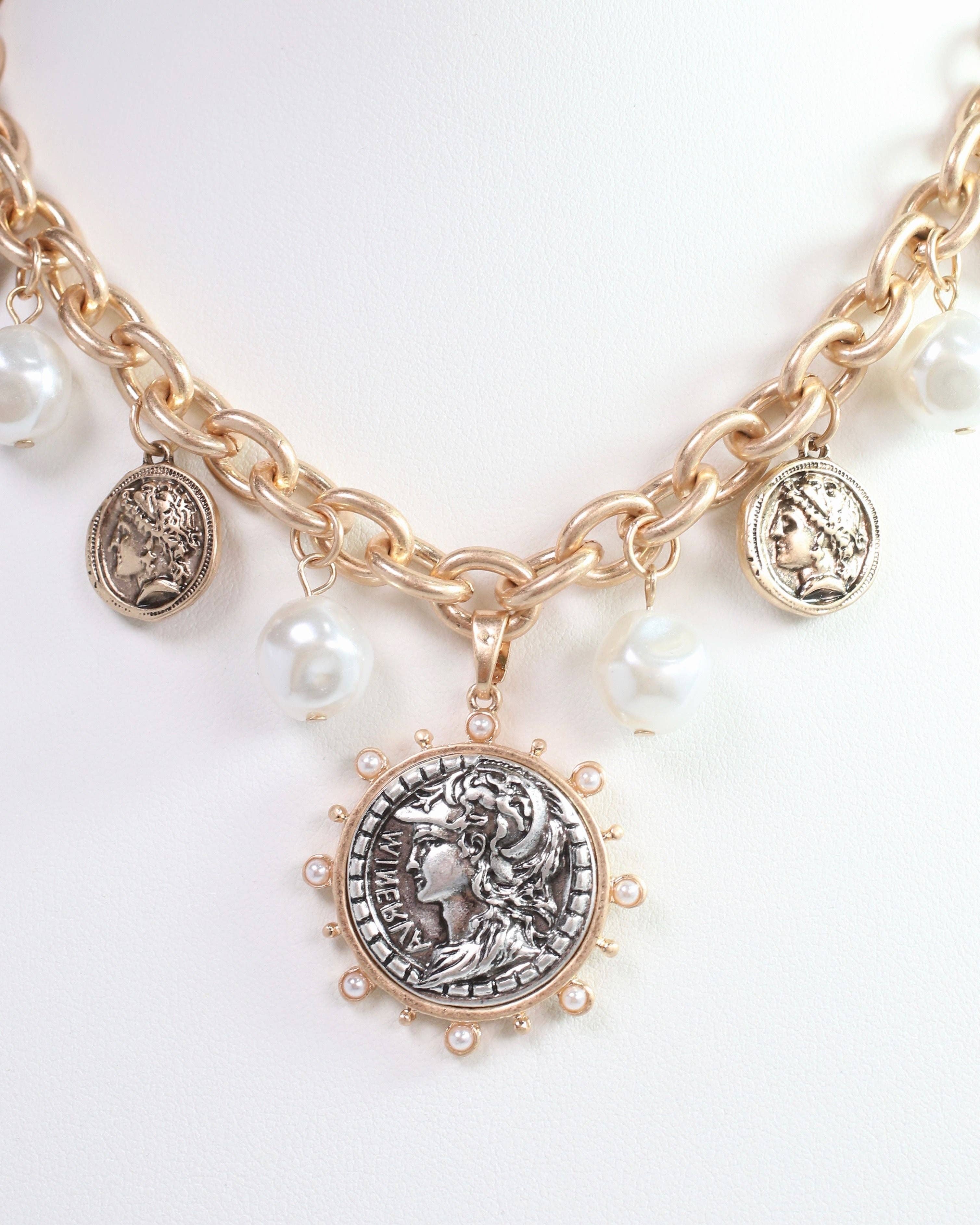 Caroline Hill - Vente Colliers à pendentif - Collier Charme Victoria Or Vieilli2